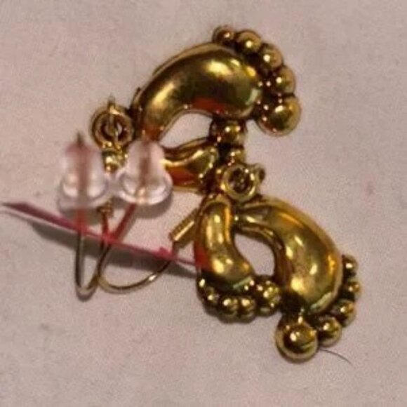 Gold Tone feet 👣 earrings footprint 👣 neimans - Picture 3 of 4